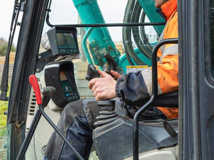 Location d'engin TP avec chauffeur Bruz